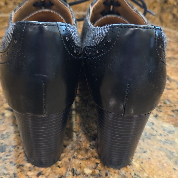 Clarks Artisan Lace Up Booties - SZ 9.5 - Picture 11 of 13